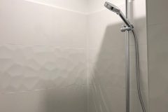Pose-Colonne-Douche-Salle-Bain-Appartement-Nantes-Genie-Multiservices